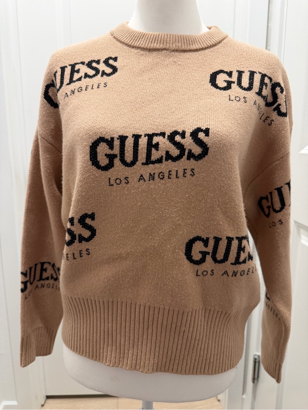 GUESS Los Angeles Logo Knit Sweater Women’s Small Beige Crewneck Pullover